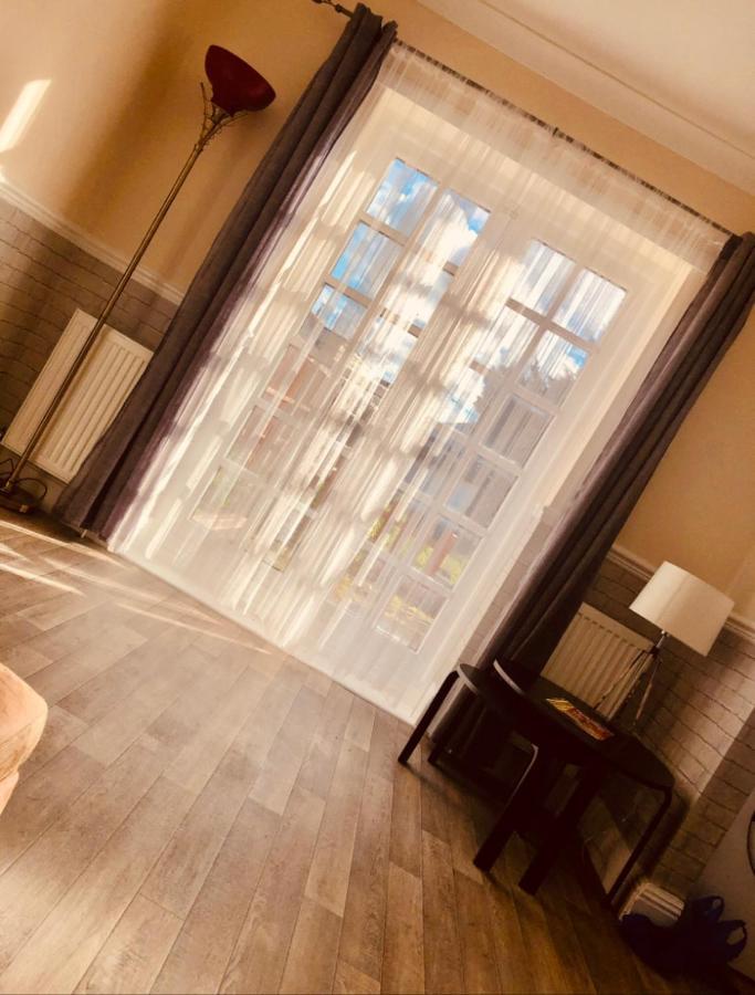 Ac Lounge 36 Apartment Рочфорд Екстериор снимка